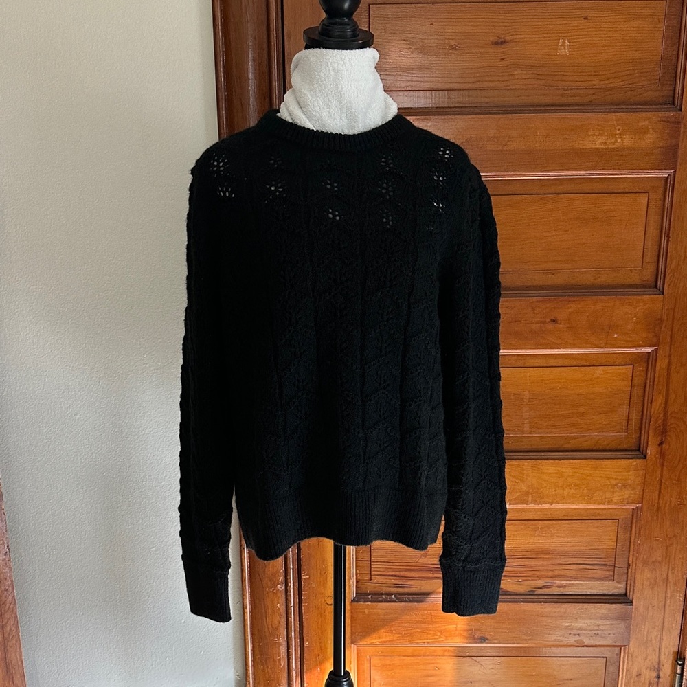 GAP Black Crewneck Sweater